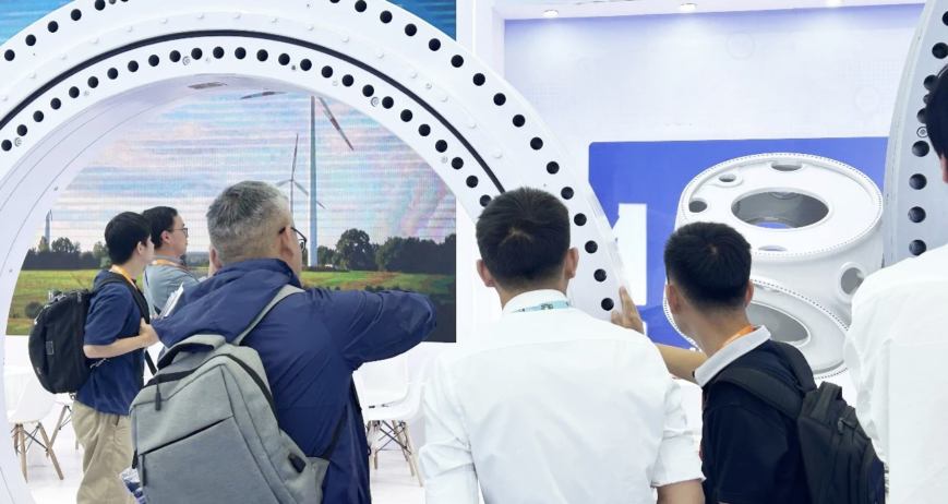 CWP2026 Wraps Up in Success: JUNHUAN Three-Row Roller Main Bearing Earns Praise from Both OEMs and Wind Farm Owners